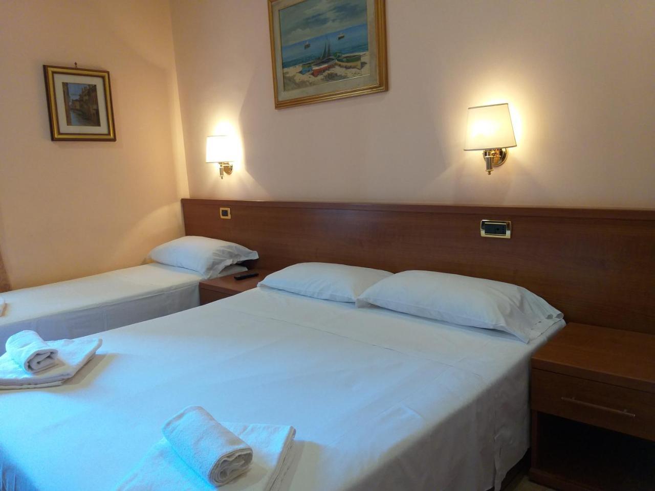 Alex City Iii Pensión Roma